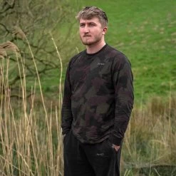 Avid Carp Distortion Camo Lite T-Shirt Long Sleeve -Sports-Fishing Equipment c0c0825beba554fb