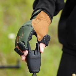 Prologic Neoprene Grip Glove -Sports-Fishing Equipment d5df55fdd7911d32